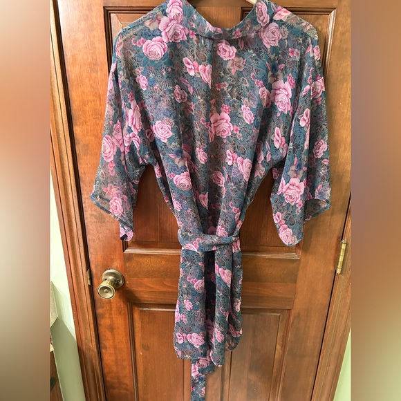 THE LINGERIE COLLECTION VTG 80s  Sheer Cabbage Rose print belted robe. One size - Picture 6 of 7